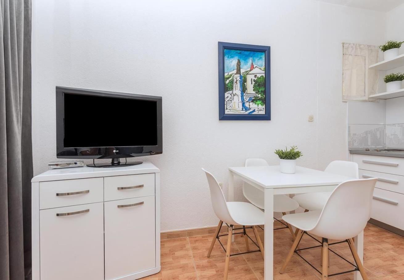 Apartments Ivi - 100 M From Pebble Beach دراسنيتش المظهر الخارجي الصورة